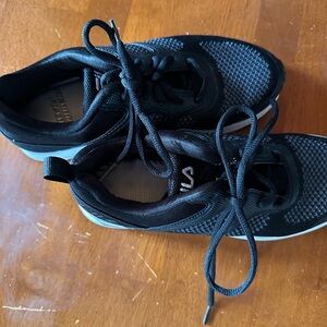 Fila Women's Black and Gray Sneakers